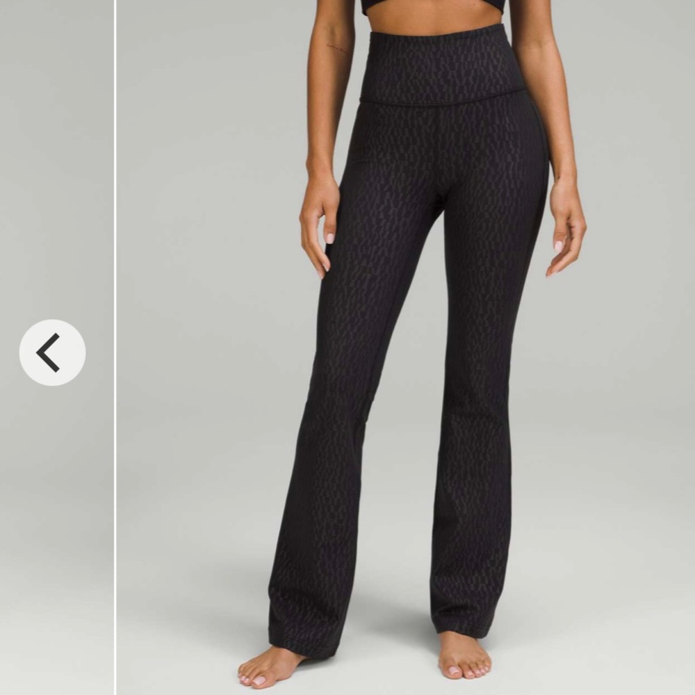 21. NWT Lululemon Groove Super-High-Rise Flared Pant *Nulu Segment Emboss Black - Picture 1 of 4